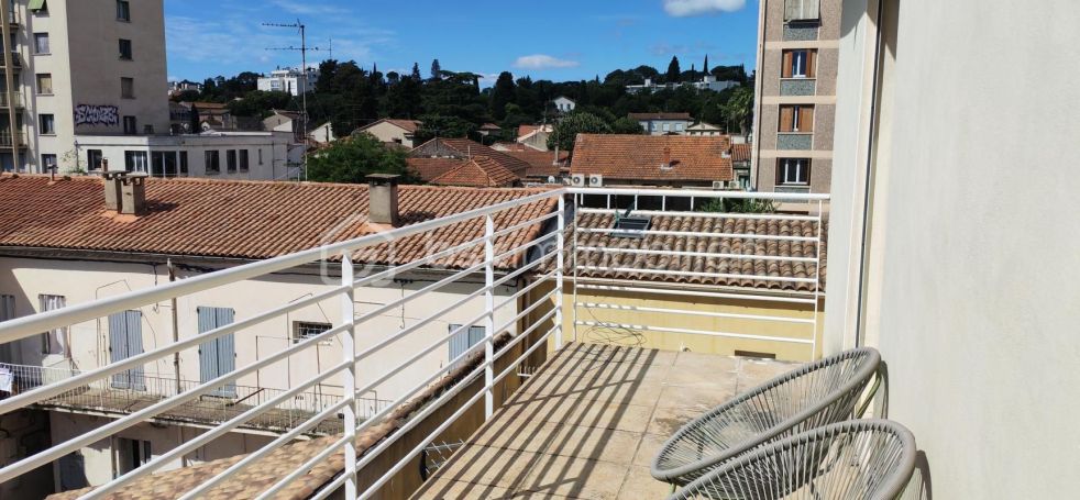 A louer APPARTEMENT DE PRESTIGE T3 115 M2 TERRASSE  NIMES