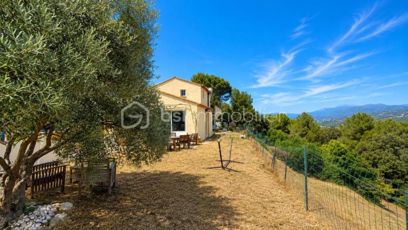 A louer MAISON  4 PIECES 117 M2 BORD DE MER SAINT LAURENT DU VAR