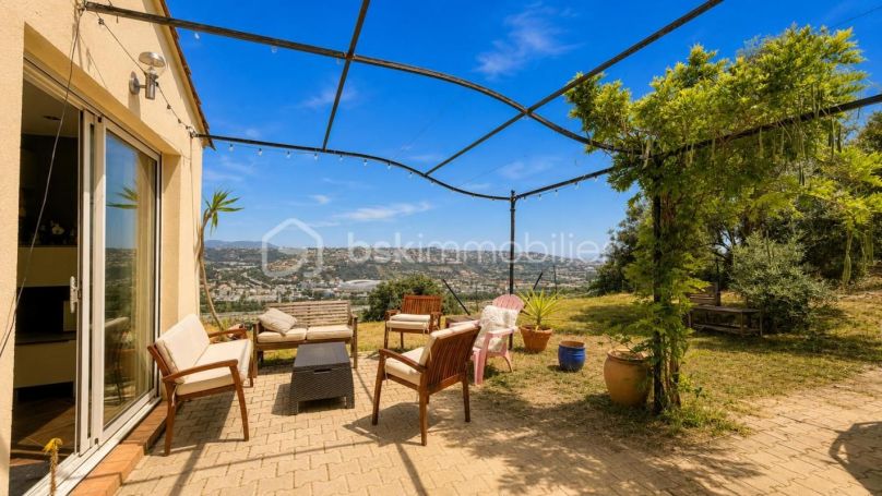 A louer MAISON  4 PIECES 117 M2 BORD DE MER SAINT LAURENT DU VAR