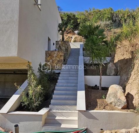A louer APPARTEMENT NEUF T2 47 M2 TERRASSE BORD DE MER GROSSETO PRUGNA