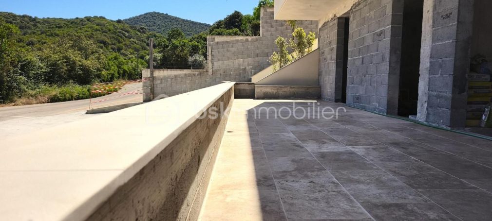A louer APPARTEMENT DE PRESTIGE NEUF T3 66 M2 TERRASSE BORD DE MER GROSSETO PRUGNA