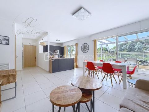A louer APPARTEMENT DE PRESTIGE T3 73 M2 TERRASSE BORD DE MER MANDELIEU LA NAPOULE