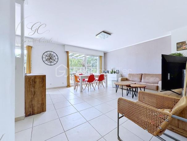 A louer APPARTEMENT DE PRESTIGE T3 73 M2 TERRASSE BORD DE MER MANDELIEU LA NAPOULE