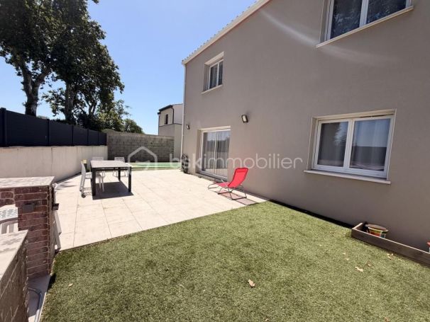 A vendre MAISON  5 PIECES 141 M2 BORD DE MER POUSSAN