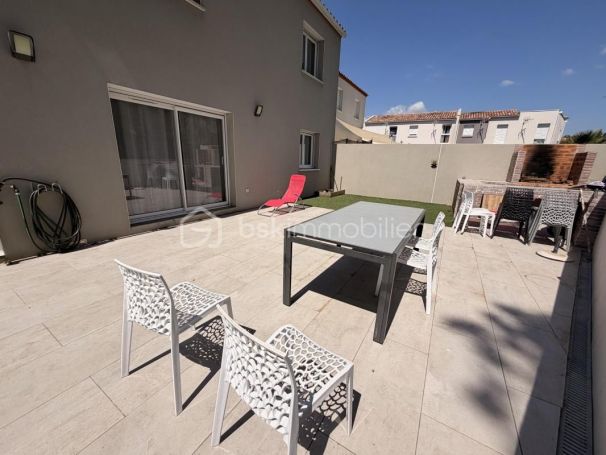 A vendre MAISON  5 PIECES 141 M2 BORD DE MER POUSSAN