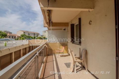 A louer APPARTEMENT T4 83 M2 TERRASSE BORD DE MER TOULON
