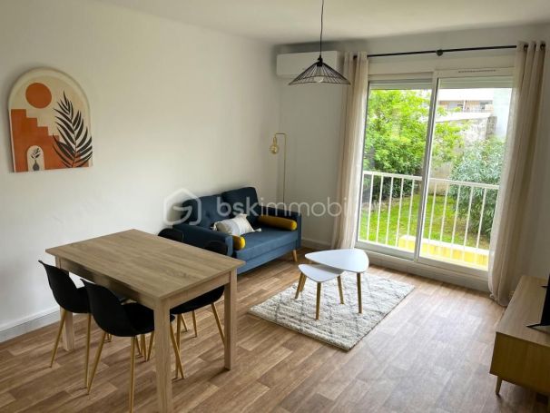 A louer APPARTEMENT T3 51 M2  NIMES