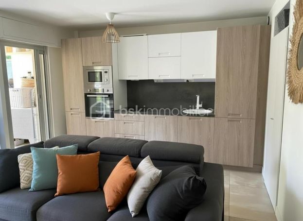 A louer APPARTEMENT T2 47 M2 TERRASSE BORD DE MER NICE