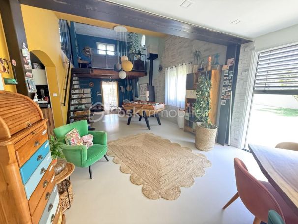A louer MAISON  4 PIECES 166 M2 BORD DE MER POUSSAN
