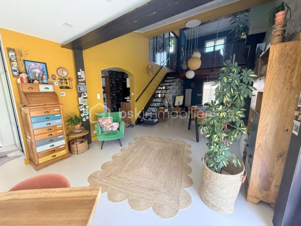 A louer MAISON  4 PIECES 166 M2 BORD DE MER POUSSAN