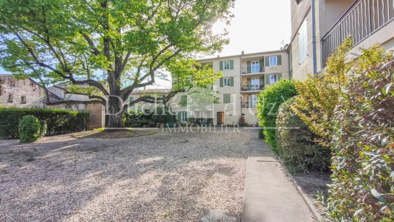 A louer APPARTEMENT T5 81 M2 TERRASSE  UZES