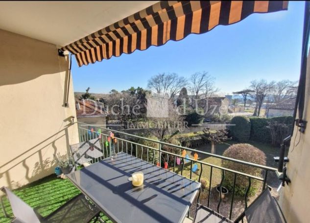 A louer APPARTEMENT T5 81 M2 TERRASSE  UZES