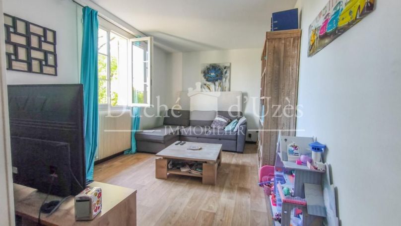 A louer APPARTEMENT T5 81 M2 TERRASSE  UZES