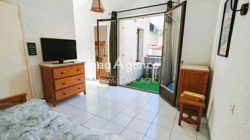 A louer APPARTEMENT T2 25 M2 TERRASSE BORD DE MER SAINT RAPHAEL