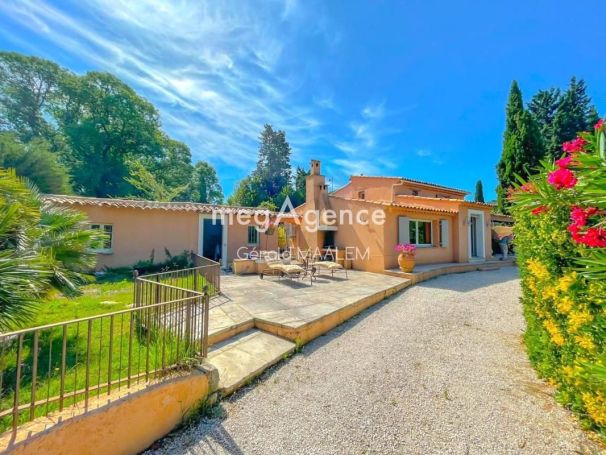 A louer MAISON  6 PIECES 204 M2 BORD DE MER ROQUEBRUNE SUR ARGENS