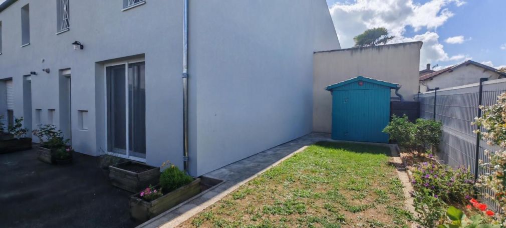 A louer APPARTEMENT DUPLEX T4 70 M2 TERRASSE  SAINTES