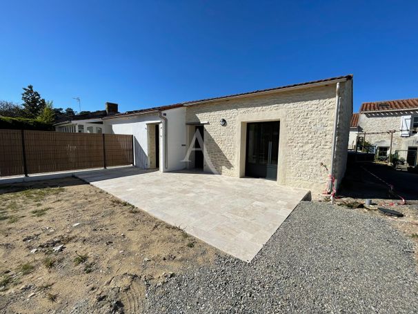 A louer MAISON CONTEMPORAINE BORD DE MER LONGEVILLE SUR MER