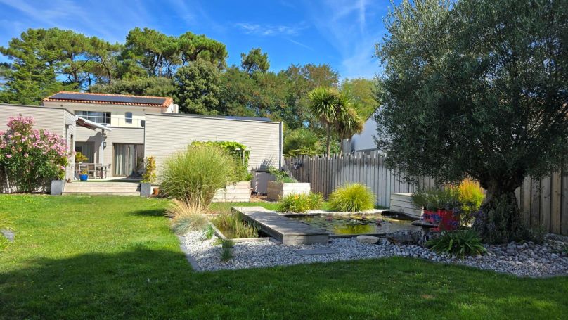 A louer MAISON  CONTEMPORAINE BORD DE MER JARD SUR MER