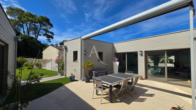 A louer MAISON  CONTEMPORAINE BORD DE MER JARD SUR MER