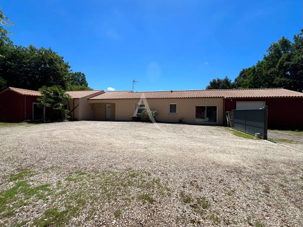 A vendre MAISON  6 PIECES 170 M2 BORD DE MER TALMONT SAINT HILAIRE