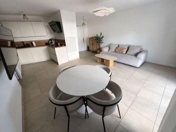 A louer APPARTEMENT T3 65 M2  MARSEILLE 13EME