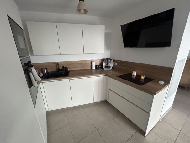 A louer APPARTEMENT T3 65 M2  MARSEILLE 13EME