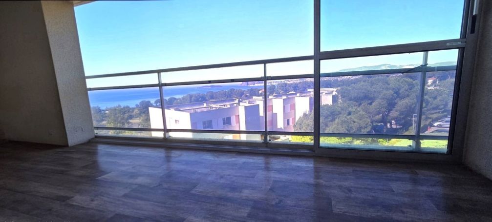 A louer STUDIO  20 M2 TERRASSE VUE MER LA CIOTAT