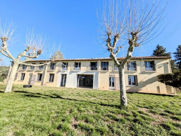 A louer APPARTEMENT  760 M2  VILLECROZE