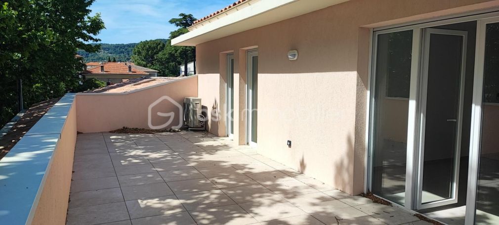 A louer APPARTEMENT NEUF T3 64 M2 TERRASSE  DRAGUIGNAN