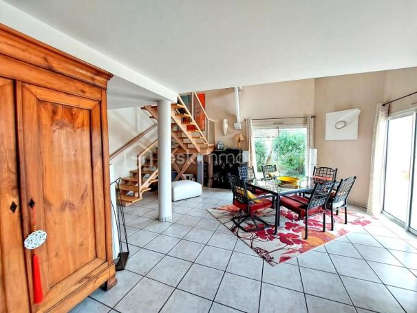 A louer MAISON  D'ARCHITECTE  GELOS
