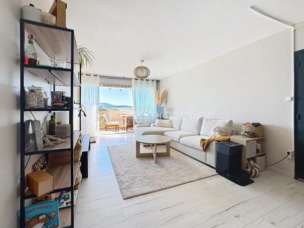 A louer APPARTEMENT T3 64 M2 BORD DE MER LA GARDE