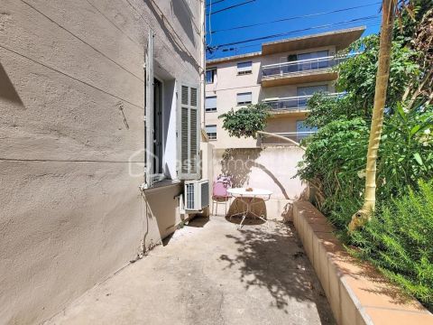 A louer STUDIO  29 M2 TERRASSE BORD DE MER LA SEYNE SUR MER