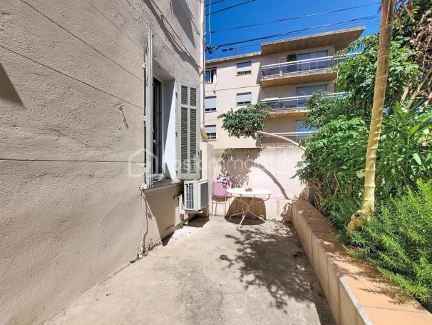 A louer STUDIO  29 M2 TERRASSE BORD DE MER LA SEYNE SUR MER