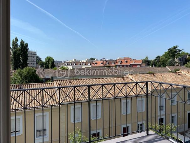 A louer APPARTEMENT T3 52 M2  BORDEAUX