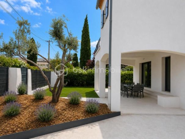 A louer MAISON  5 PIECES 144 M2 PLAGE à PIED HYERES