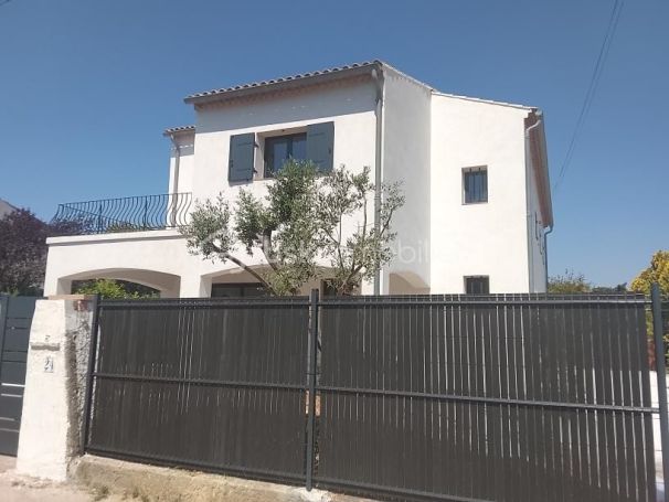 A louer MAISON  5 PIECES 144 M2 PLAGE à PIED HYERES