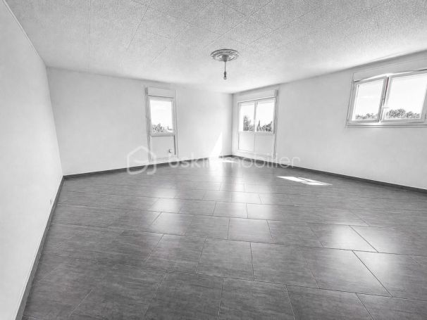 A louer APPARTEMENT T4 88 M2 BORD DE MER PORT DE BOUC