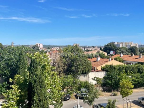 A louer APPARTEMENT T4 88 M2 BORD DE MER PORT DE BOUC