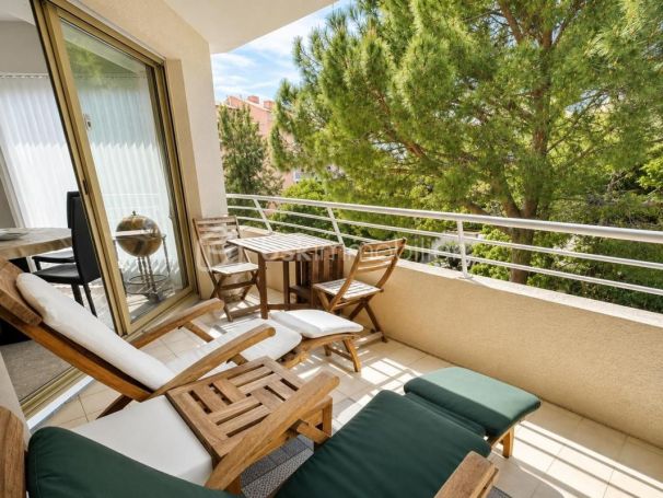 A louer APPARTEMENT T2 45 M2 BORD DE MER CANNES