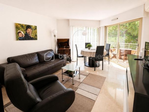 A louer APPARTEMENT T2 45 M2 BORD DE MER CANNES