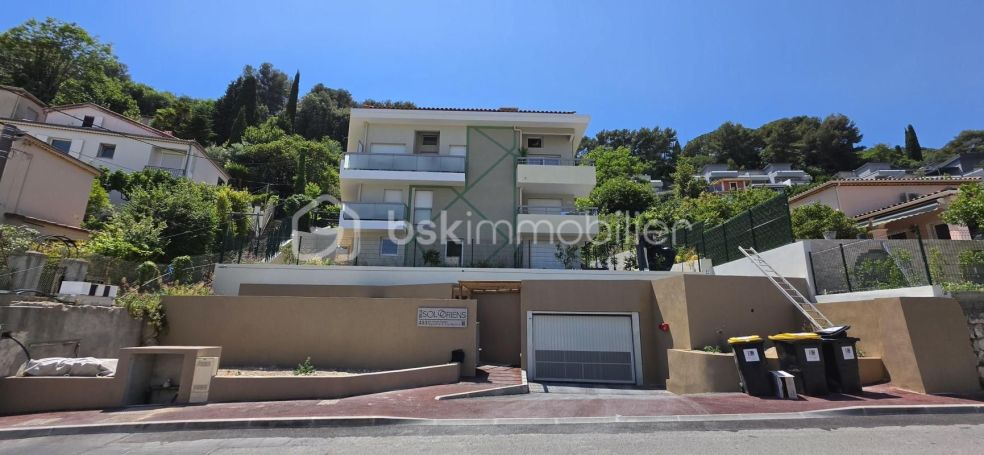 A louer APPARTEMENT DUPLEX NEUF T3 53 M2 TERRASSE BORD DE MER ROQUEBRUNE CAP MARTIN