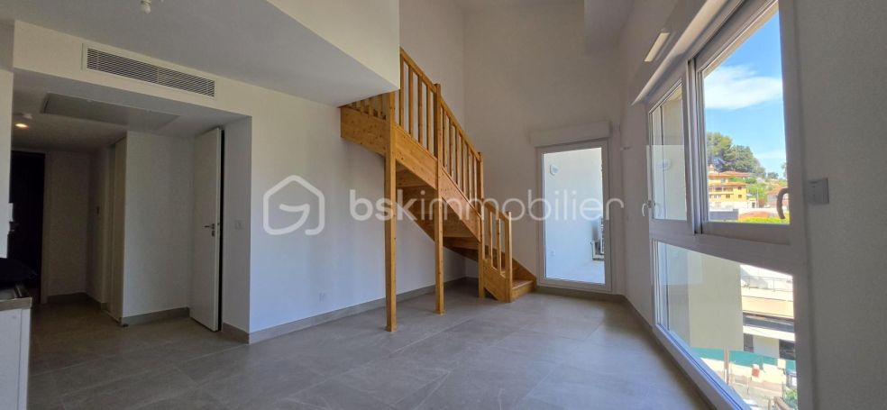 A louer APPARTEMENT DUPLEX NEUF T3 53 M2 TERRASSE BORD DE MER ROQUEBRUNE CAP MARTIN