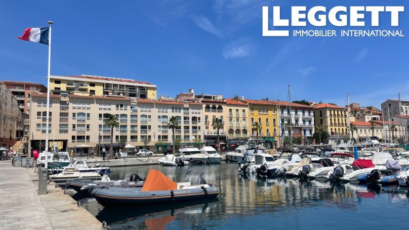 A louer APPARTEMENT T4 88 M2 TERRASSE BORD DE MER PORT VENDRES