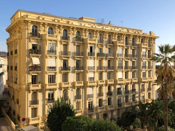 A louer APPARTEMENT T3 66 M2 BORD DE MER NICE
