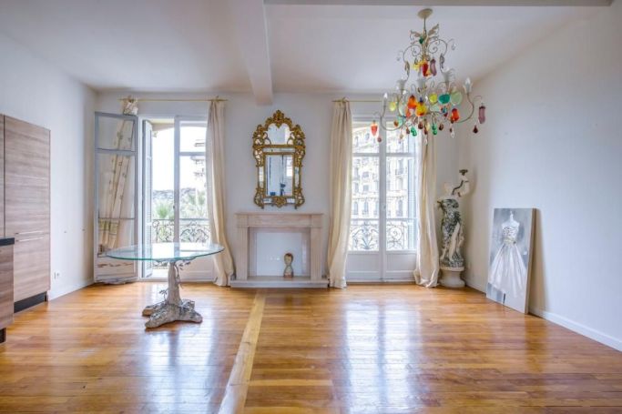 A louer APPARTEMENT T3 66 M2 BORD DE MER NICE