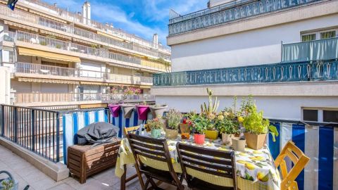 A louer APPARTEMENT T3 71 M2 TERRASSE BORD DE MER NICE