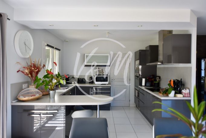 A vendre JOLIE MAISON CONTEMPORAINE 3 PIECES 83 M&sup2; PLAIN-PIED GRAND TERRAIN Le Porge