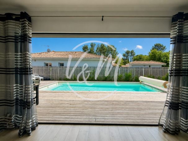 A vendre jolie maison contemporaine 6 pieces 145 m&sup2; bord de mer ares