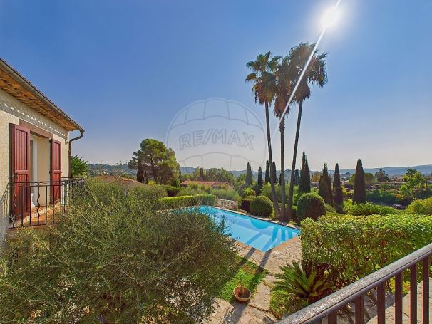 A louer MAISON  5 PIECES 200 M2  LA COLLE SUR LOUP