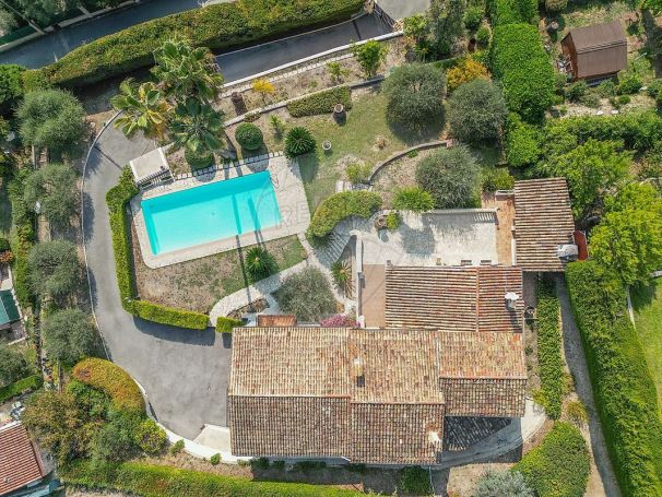 A louer MAISON  5 PIECES 200 M2  LA COLLE SUR LOUP